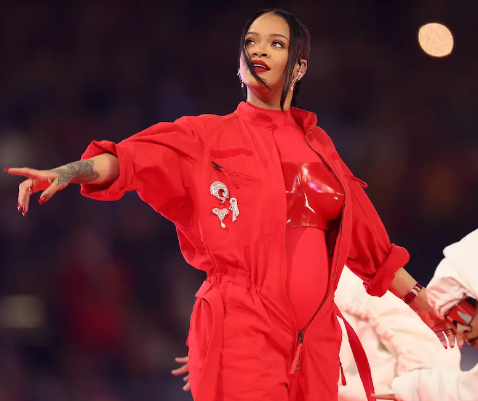 “Never again” Rihanna says she regrets publicly showing nudity in the past