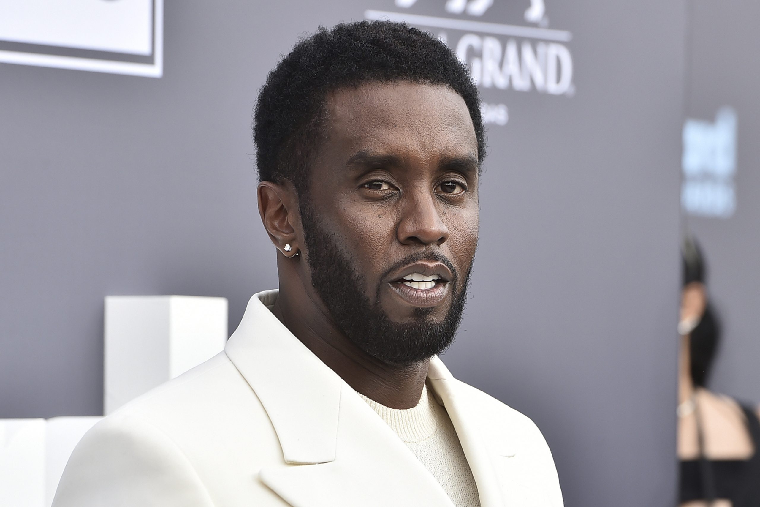 Diddy files legal motion to dismiss lawsuit from woman who alleged he s3xually assaulted her in 1991