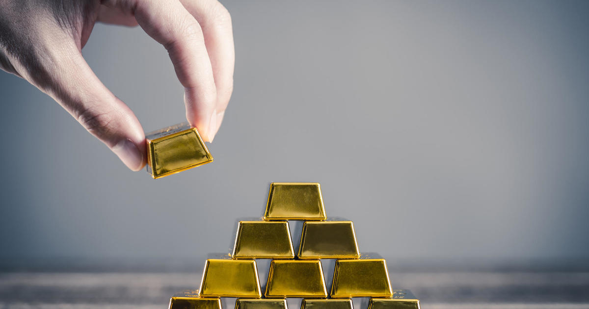 Should you invest in gold before the Fed’s April meeting?