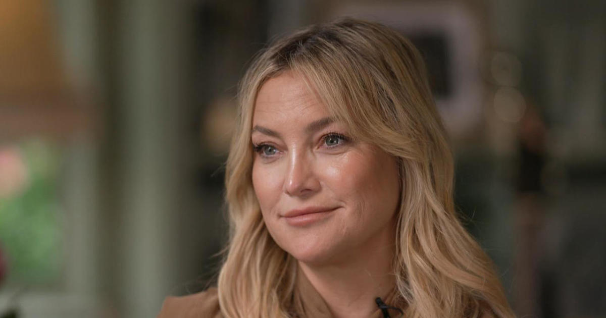 Kate Hudson says her relationship with her father, Bill Hudson, is “warming up”